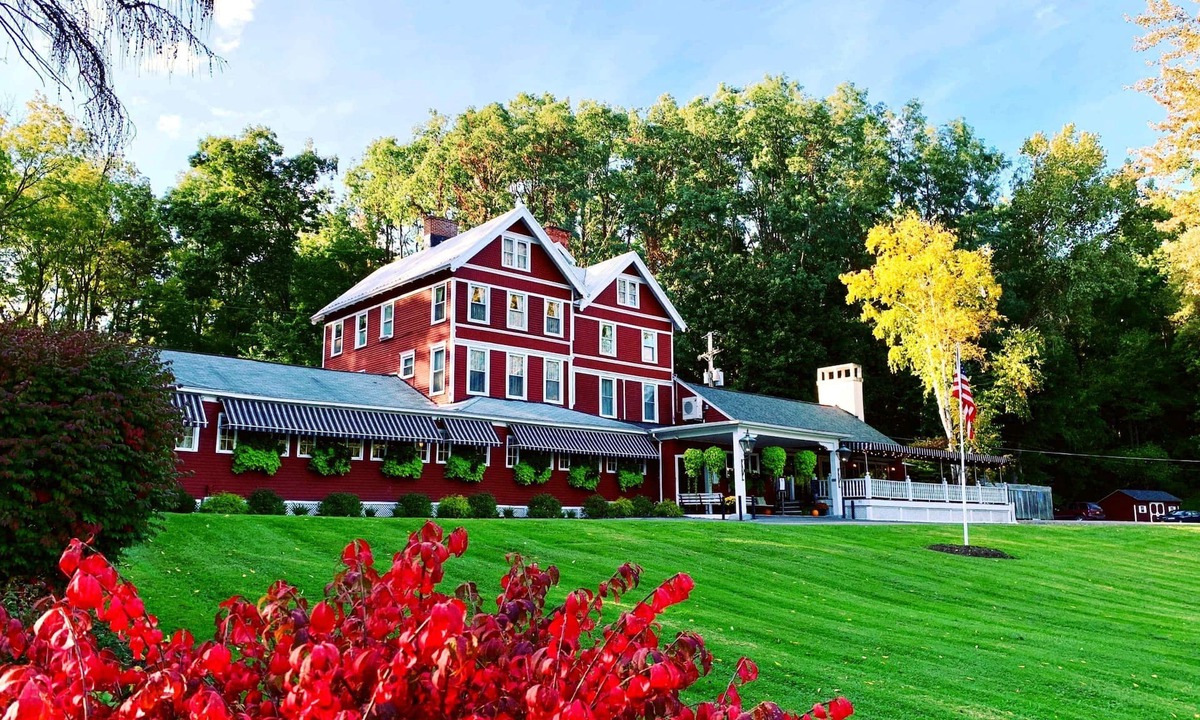 Auburn Hotel | Springside Inn