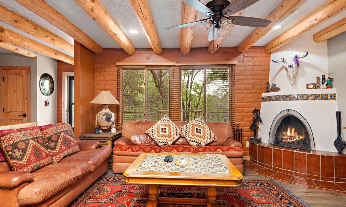 Northeast Santa Fe Condo | Springtime Casita, Hot tub, Pool, Dwtn walk