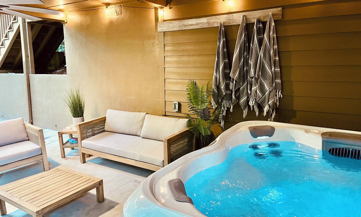 Dahlonega Cabin | Springtime Serenity - Hot Tub - Wineries - Fire pit