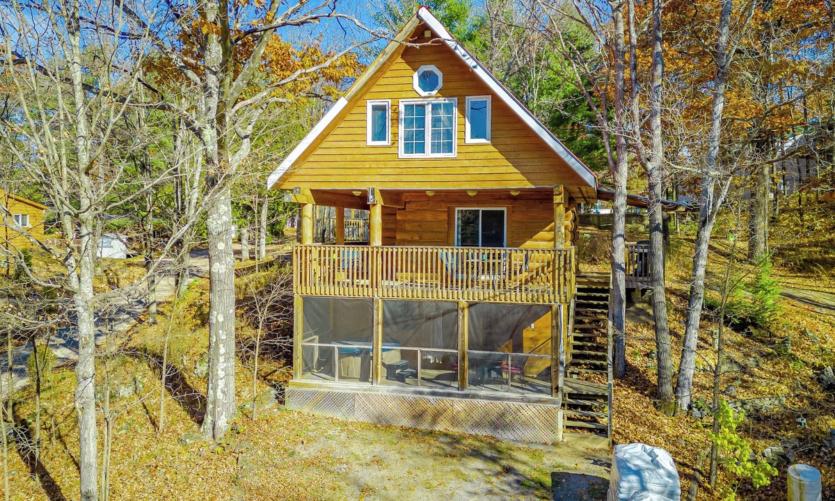Arden Cabin | Springwood Cottage Resort - Log Cabin