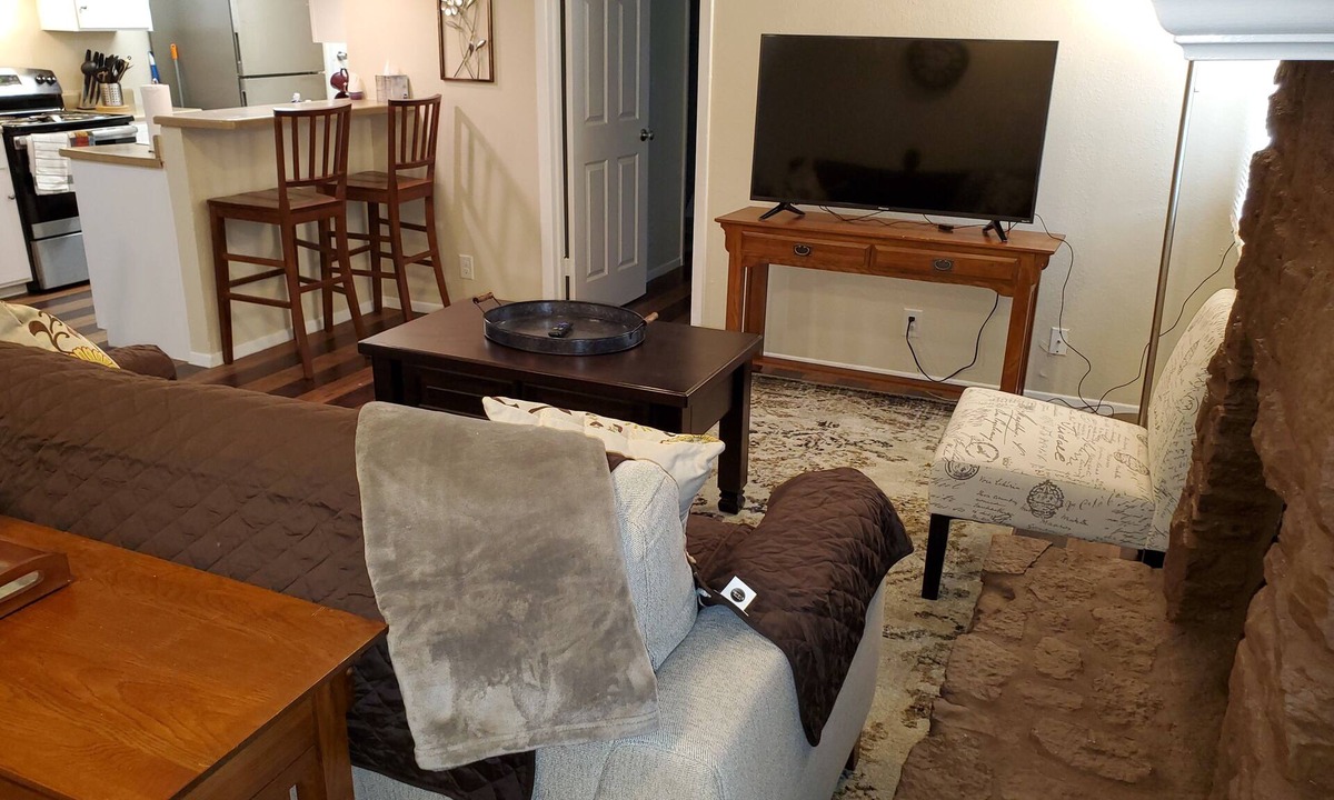 Springwoods House | Springwood Home in NW Austin, 3 BR, 2 Full BA, Parking Pet Stays for Free !