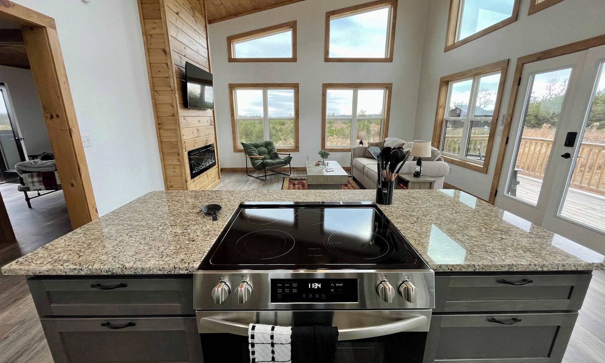 Rogers Cabin | Spruce Arch | King Bed; Fireplace; Pets Welcome!