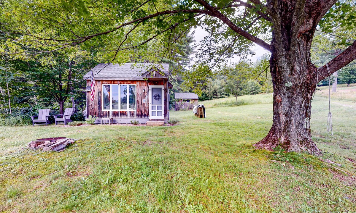Hartland Four Corners Cottage | Spruce Moose Cottage | Tiny House on 65 private acres