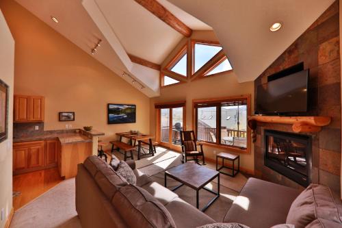 Fraser House | Spruce Ridge 706D