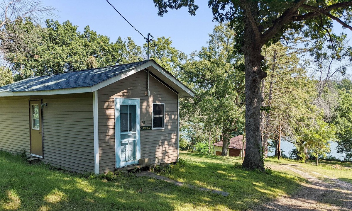 Buckingham Cabin | Spruce Tiny Cabin on Lake in Montour