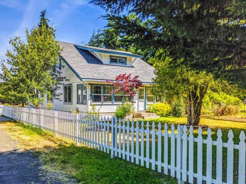 Sequim House | Sq The Farmhouse
