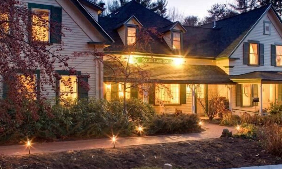 Holderness Hotel | Squam Lake Inn