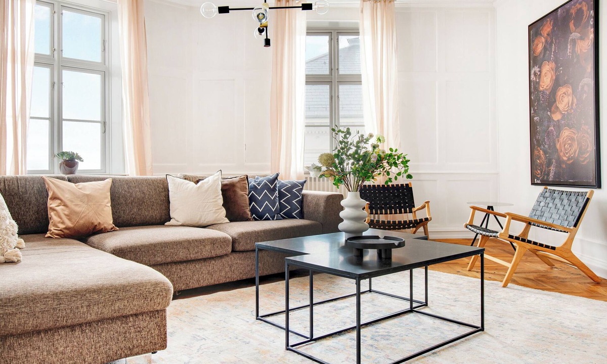 Nyhavn - Amalienborg Apartment | Square - Spacious 6-Bdr Apt Near Nyhavn