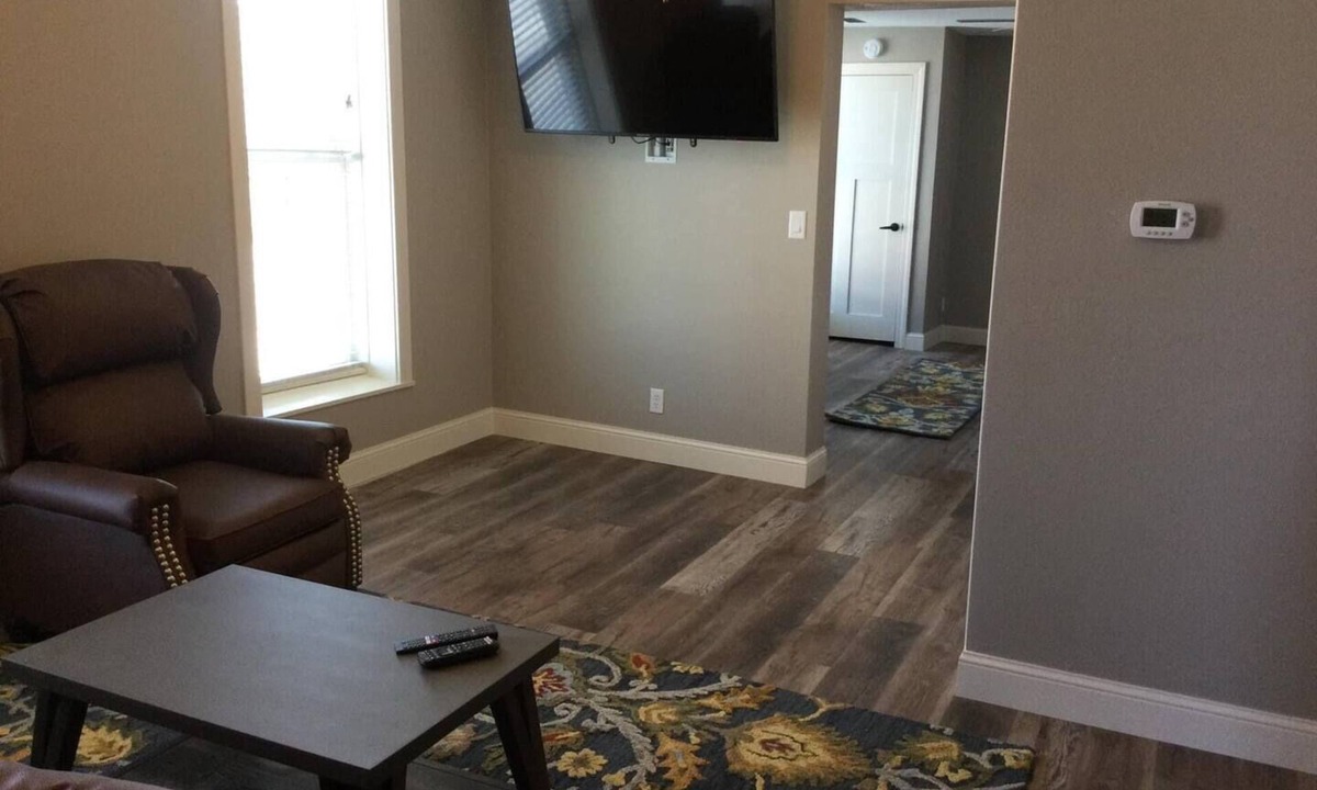 Unionville House | Square View Inn Suite 4