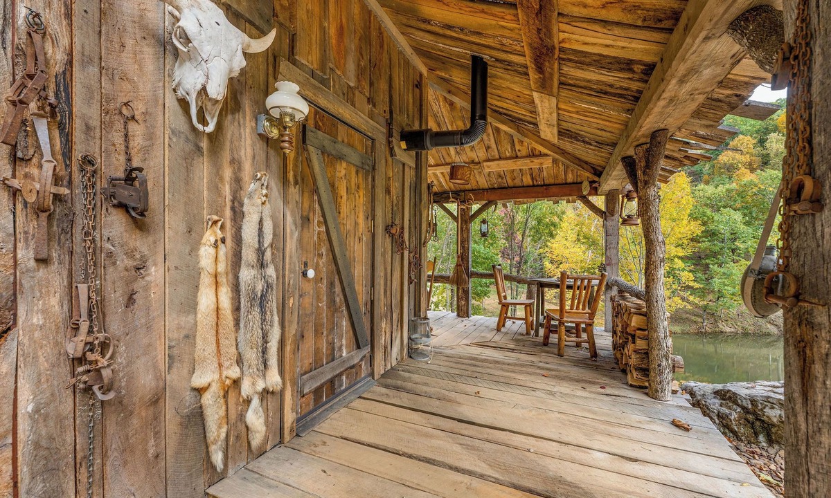 Jasper Cabin | Squatters Cabin