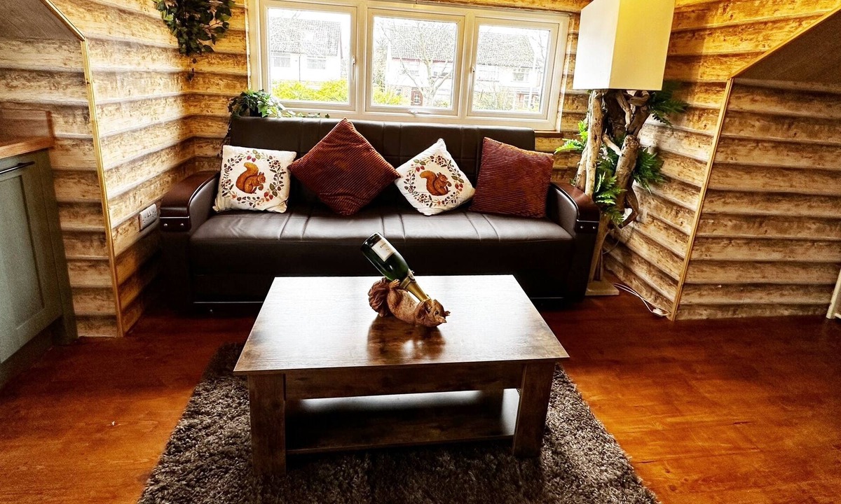 Formby Apartment | Squirrel Hideaway in Formby, Liverpool