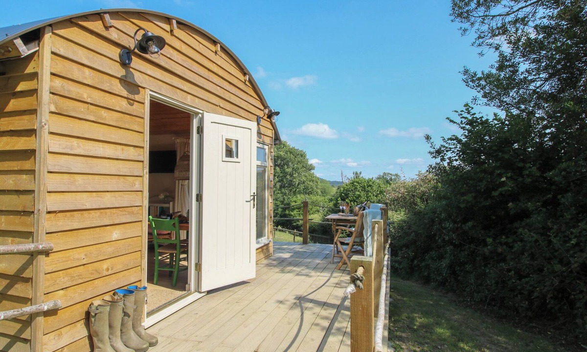 Hopton Castle Cottage | SQUIRREL'S DREY, romantic, with open fire in Clun