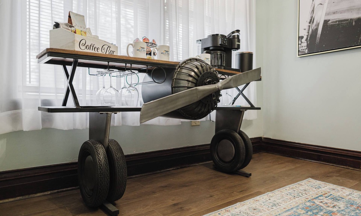 Atchison Apartment | Sr Pilot Earhart Hangar Suite; 2 br K &Q, 1 Ba