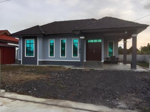 Kampung Padang Midin House | Sri Midin Stay