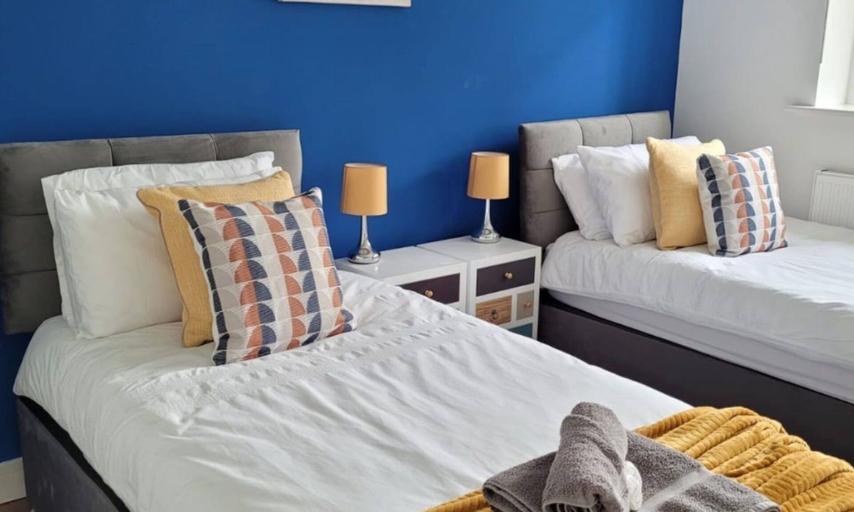 Peterborough Apartment | SRK- Private Luxury Apartments with Parking