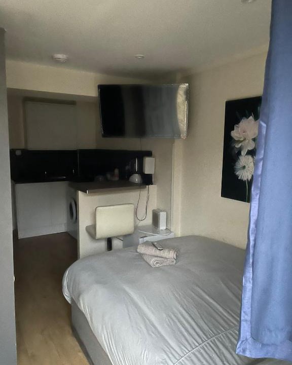 Thamesmead East House | St ANTHONY PRIVATE ROOM