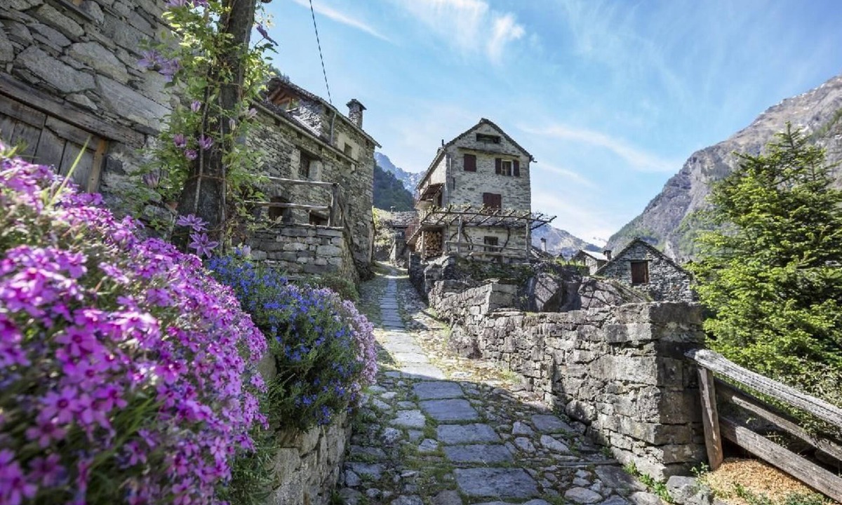 Aurigeno Ski Chalet | St Christopher House - Studio