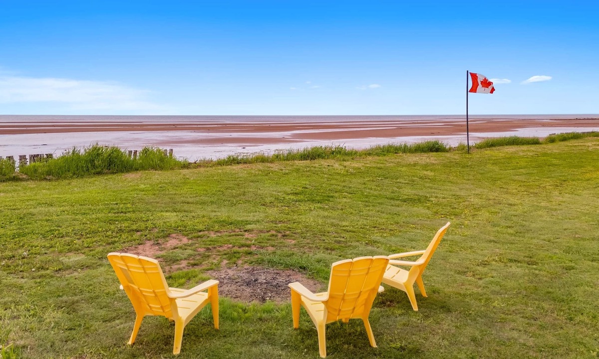 Prince County House | St. Chrysostome South Shore Escape – Private Beach, Hot Tub, Coastal Charm