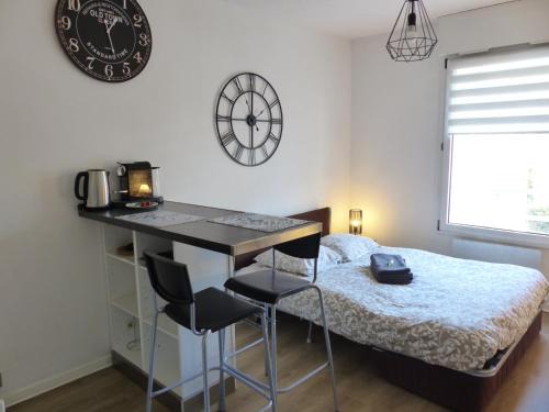 Waldeck-Sully Apartment | ST Clement Studio centre-ville avec parking