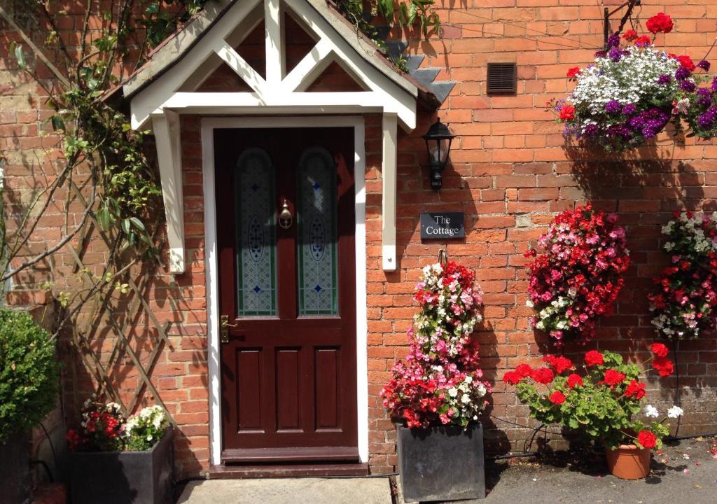 Glastonbury House | St Edmunds Cottage