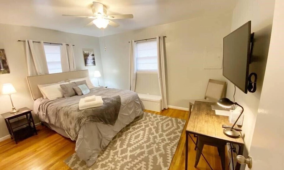 St. Elmo Improvement League House | St Elmo Getaway-Dog and Cat Friendly