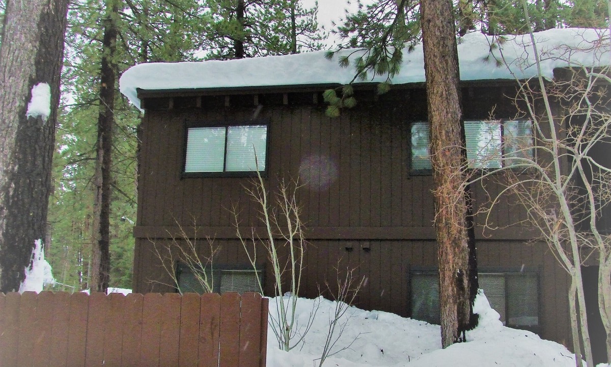 Lake Forest Condo | St. Francis Lakeside #1: Classic Comfort by the Lake
