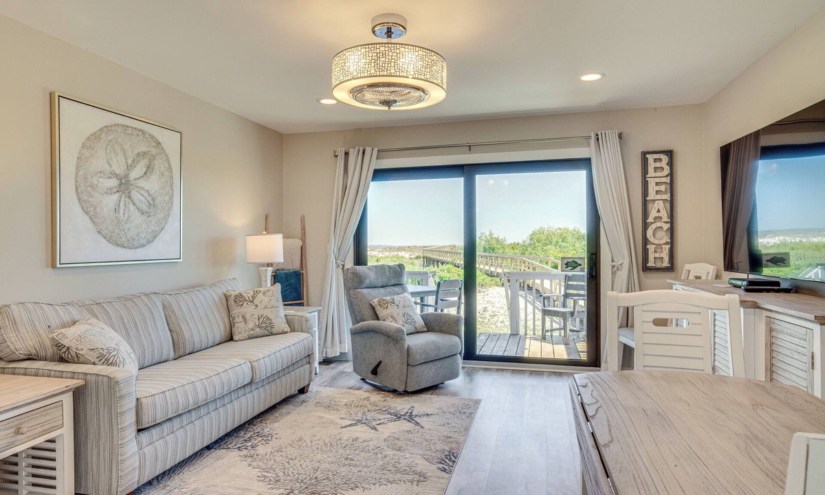 Oceanmarsh Subdivision Apartment | St Helena Island Condo w/Beach Views & Porch!