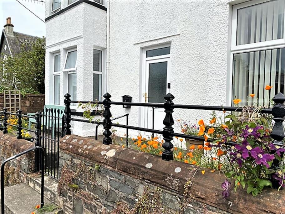 Saint John's Town of Dalry Apartment | St John's Flat Spacious Accomodation