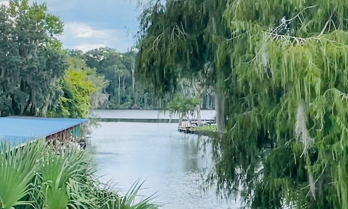 Satsuma House | St. Johns River Community Home with Dock Access
