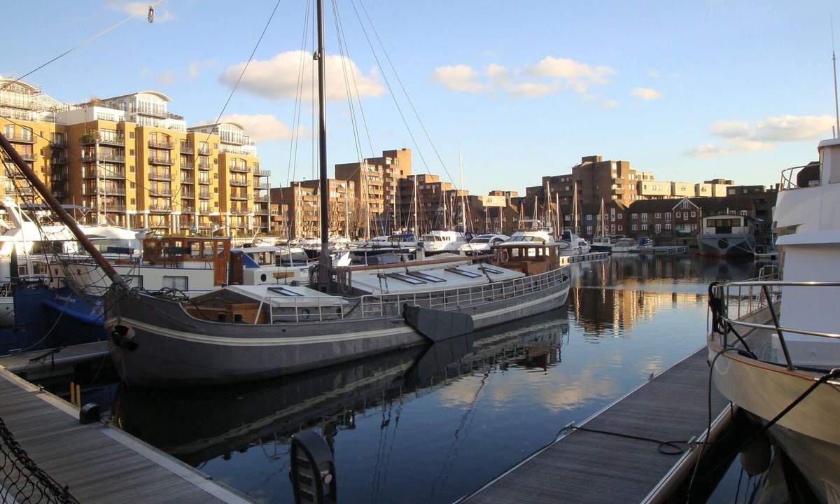Tower Hill Apartment | St Katharine Dock | By Tower Bridge | Dock View