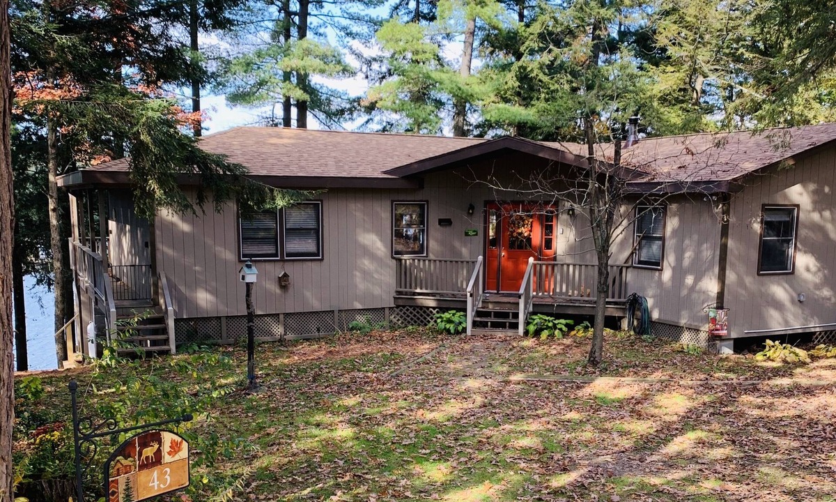 Hammond Cottage | St. Lawrence Waterfront Cottage Blind Bay