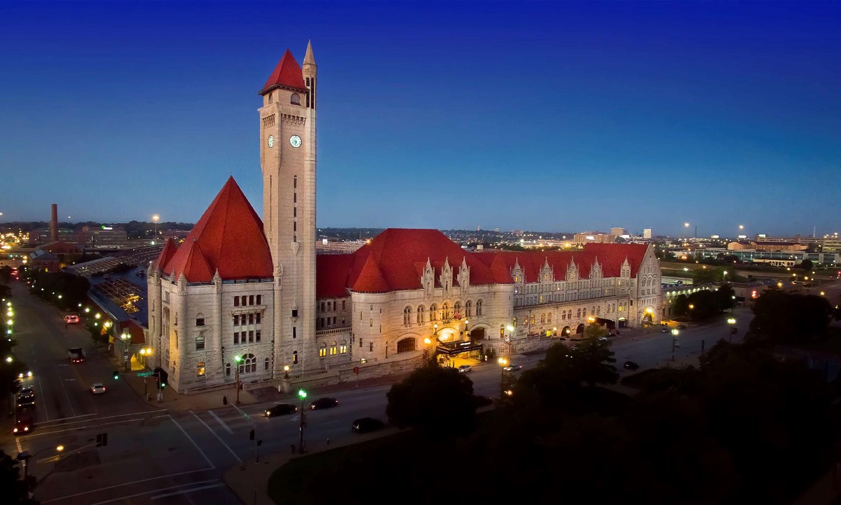 Downtown West Hotel | St. Louis Union Station Hotel, Curio Collection by Hilton