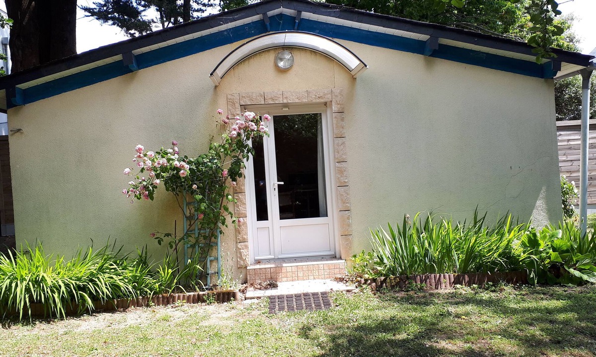 Saint-Marc-sur-Mer Apartment | St. marc sur mer, in a wooded garden, pleasant studio for 2 people