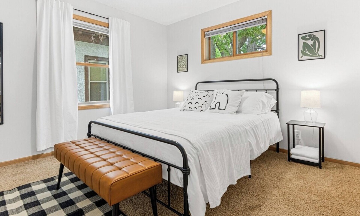 Merriam Park House | St Paul 6BR | 2 Kitchens + Game Room