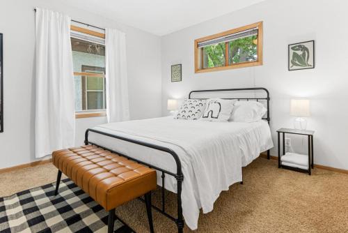 Merriam Park House | St Paul 6BR | 2 Kitchens + Game Room