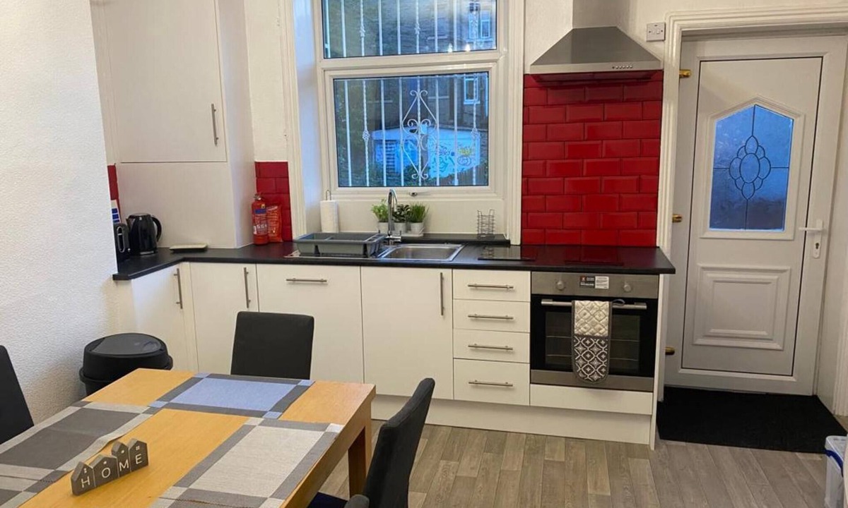 Shipley House | St Pauls Rd - Townhouse Accommodation