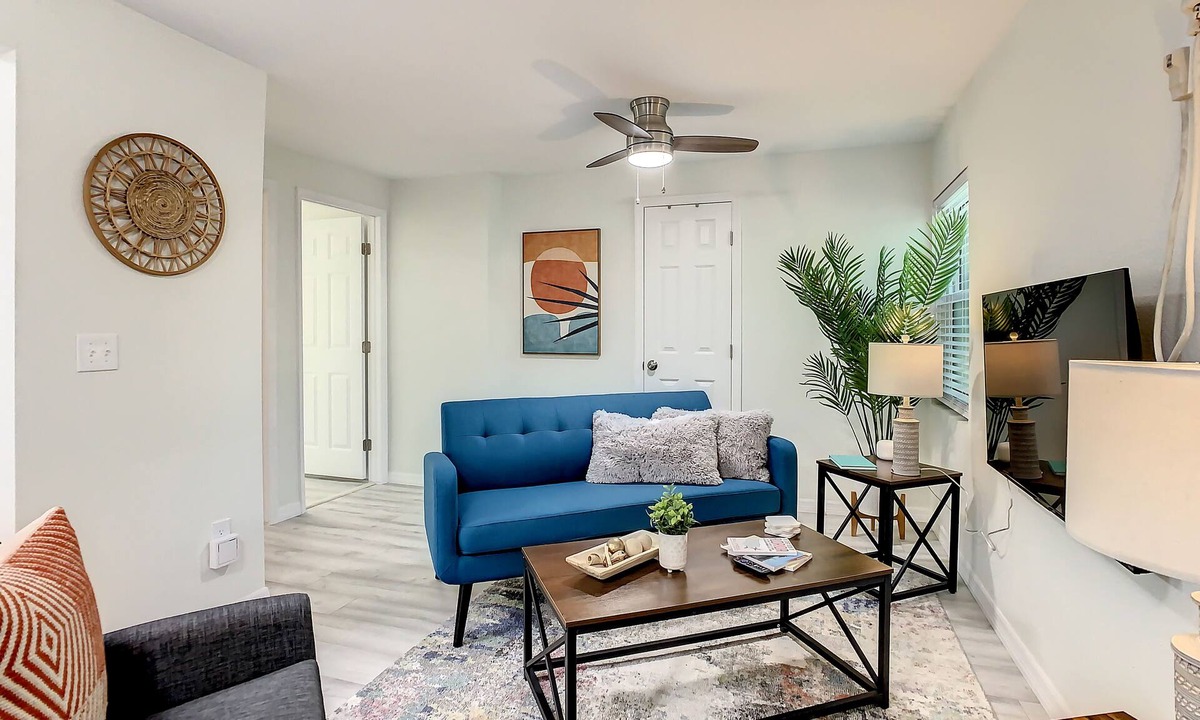 Historic Uptown Apartment | St Pete Charm! 2bd/1ba walk downtown 1st Floor