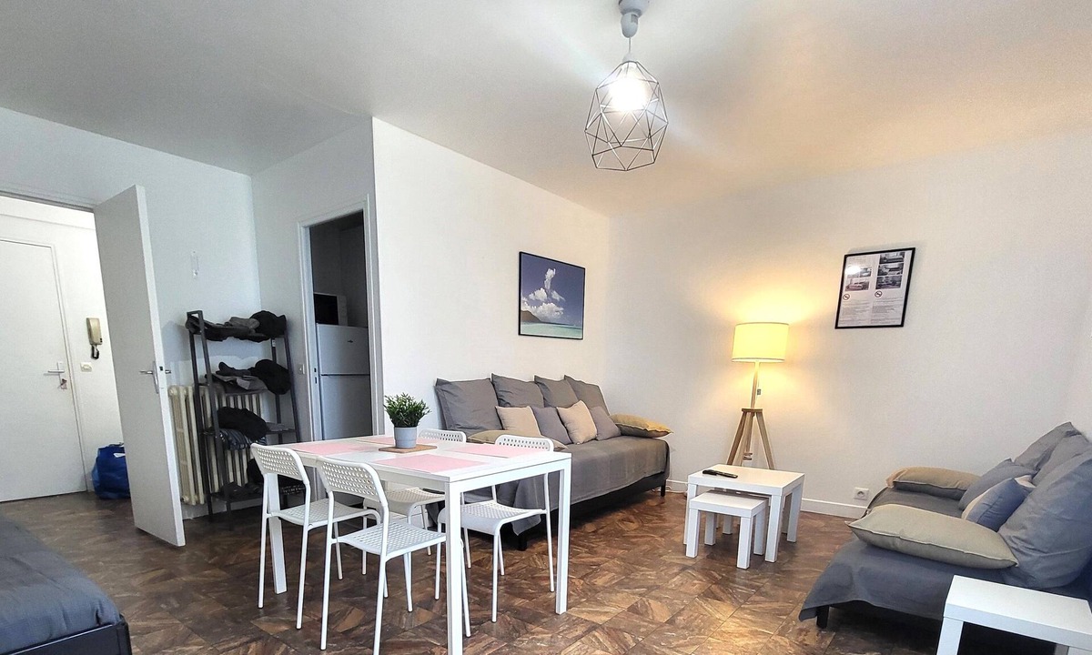 Trappes Apartment | St Quentin en Yvelines : Grand Studio Avec Parking