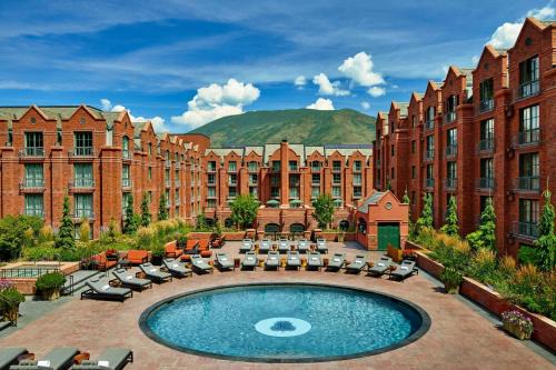 Downtown Resort | St. Regis Aspen Resort
