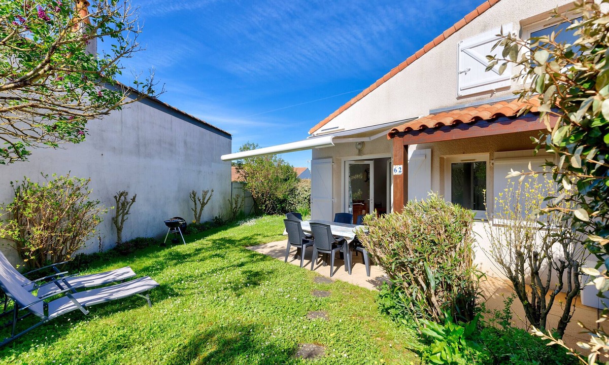 Saint-Vincent-sur-Jard Ski Chalet | St-Vincent-sur-Jard - Swimming pool & Tennis