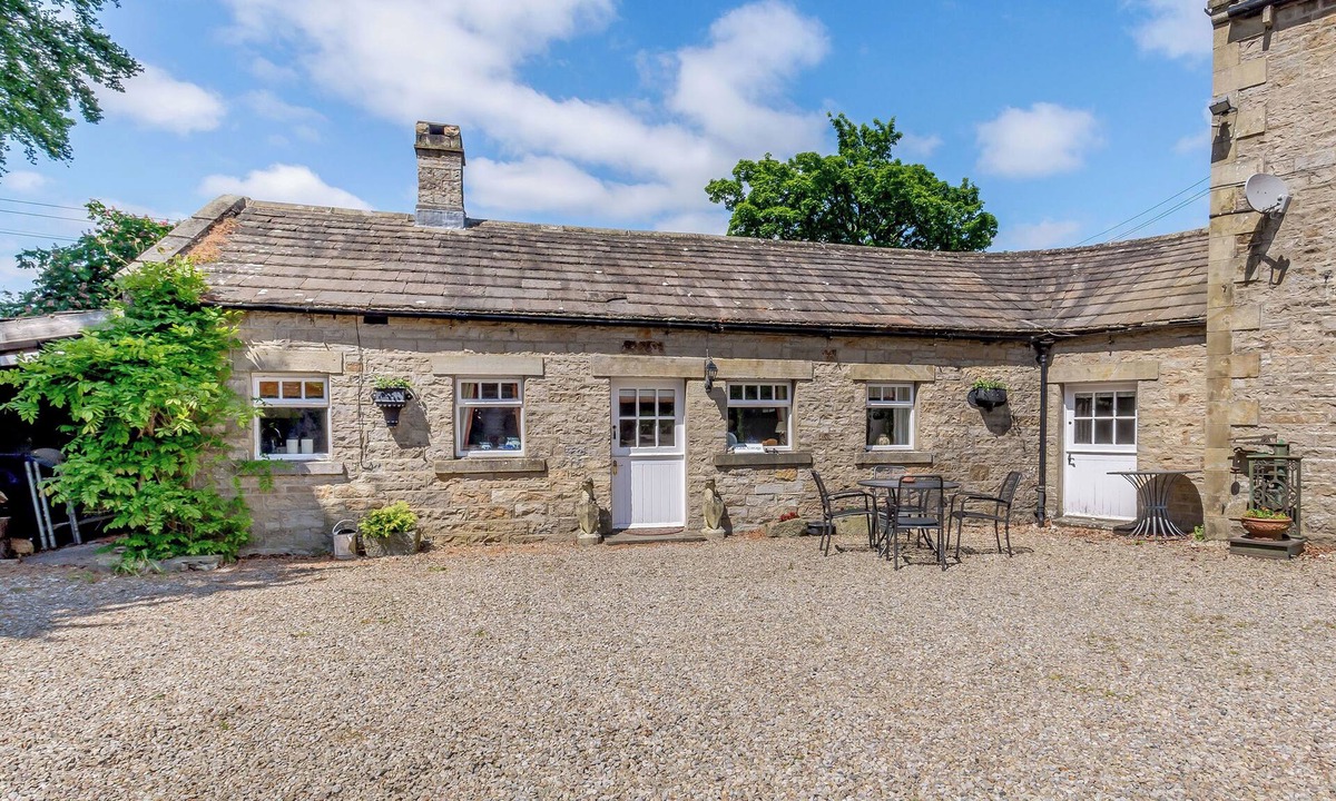 West Burton Cottage | Stable Cottage - E5118