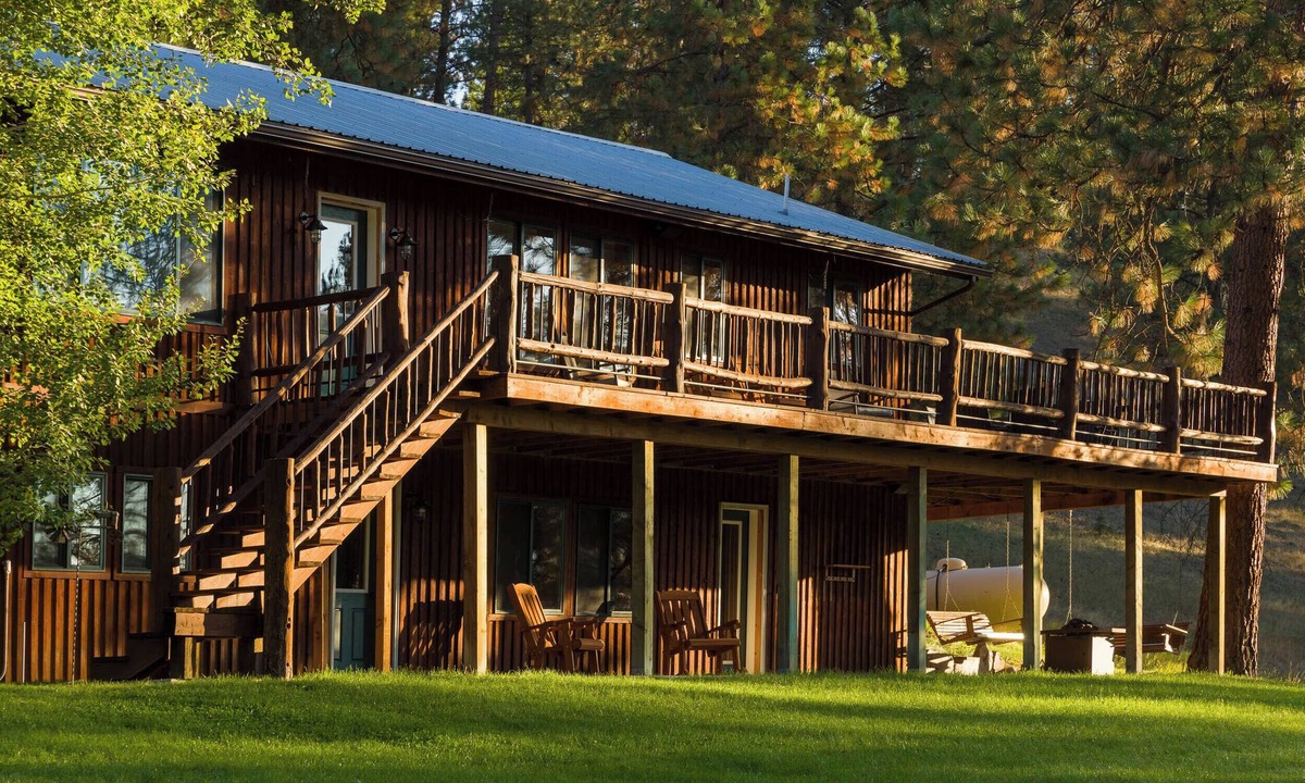 Superior Cabin | Stable View Cabin - Alpine Falls Ranch