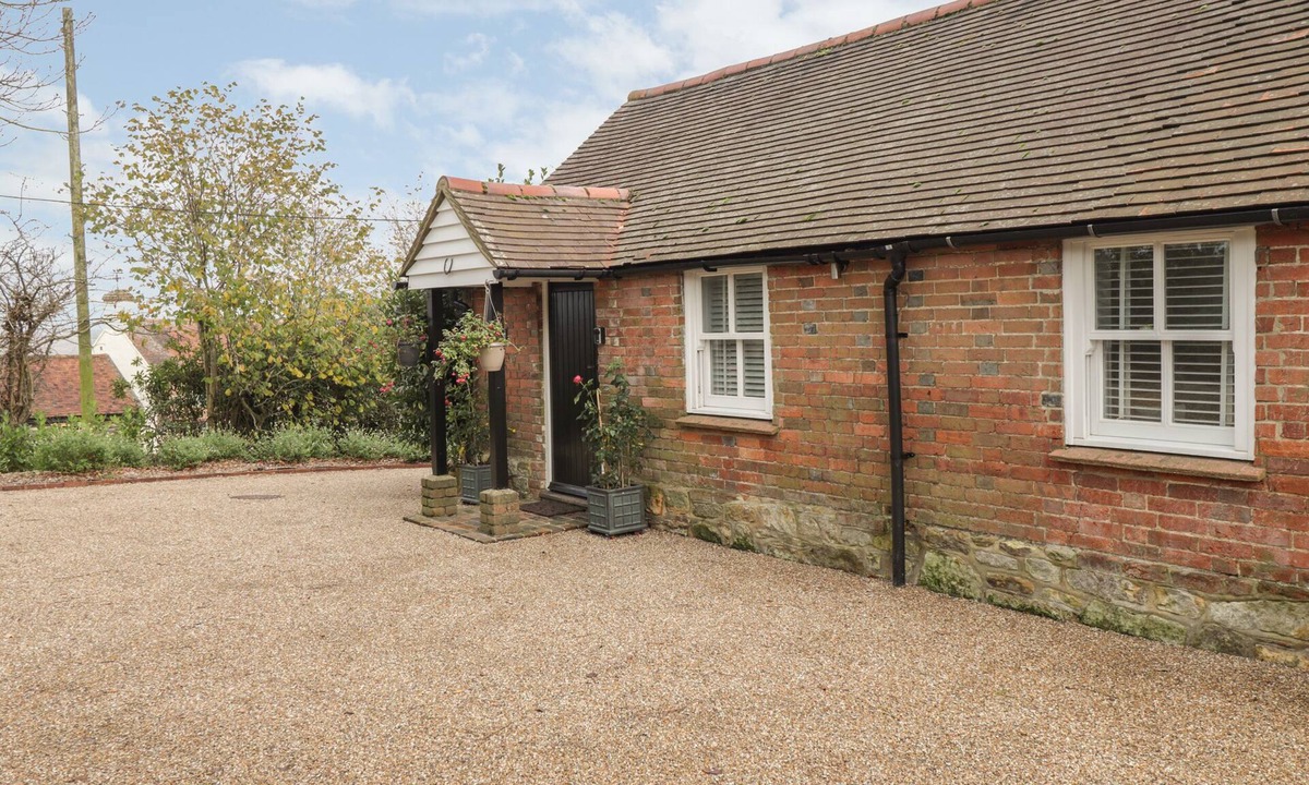 Heathfield Cottage | STABLES COTTAGE, with open fire in Heathfield