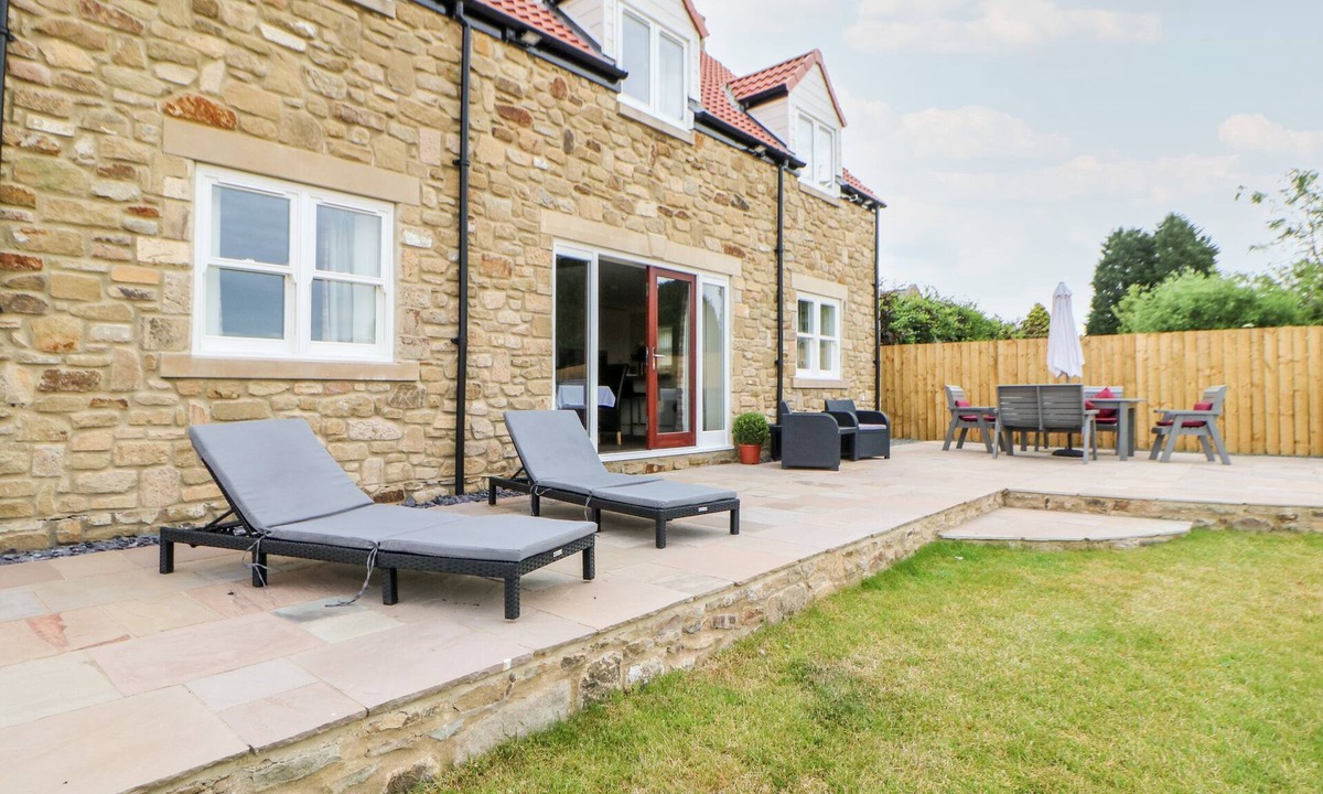 Tudhoe Cottage | Stackyard House