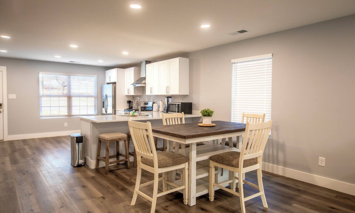 Downtown Knoxville House | Stadium, mall,civic center, dining, shopping
