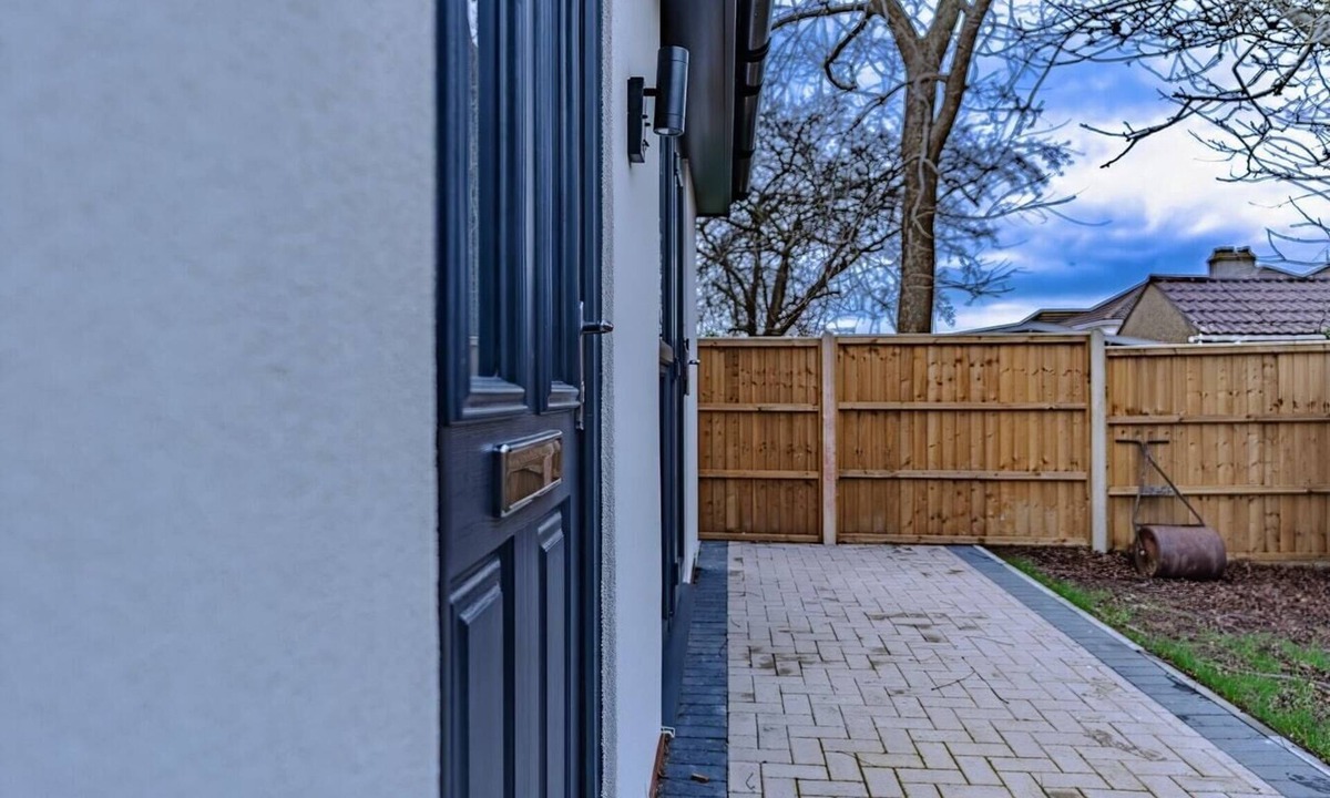 Filton House | Stag Residence: Modern Serviced Accomodation