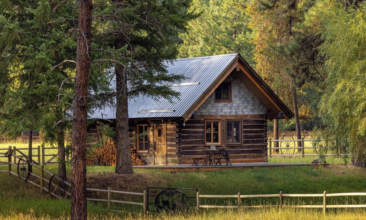Superior Cabin | Stagecoach Exchange Cabin - Alpine Falls Ranch