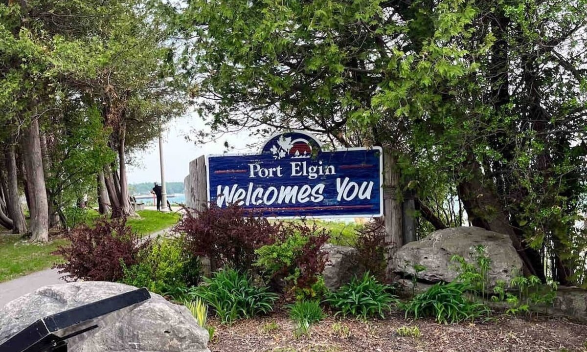 Port Elgin House | Stairway to Beach - Splendid 4 Bedroom Quite Home
