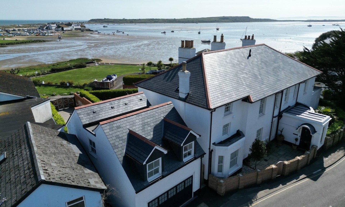 Mudeford Apartment | Staithe End - a brand new first floor apartment with stunning views over Mudeford Quay