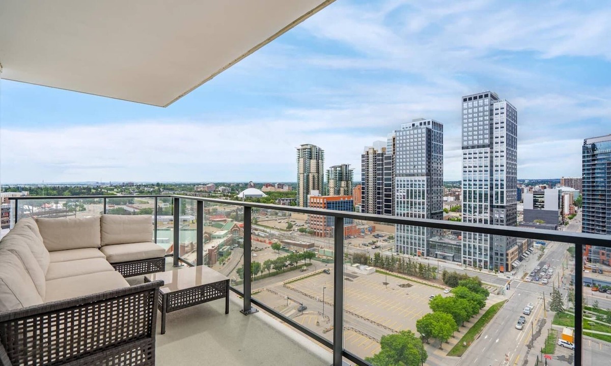 Victoria Park Condo | Stampede Fireworks View! 2BD 2BA Parking, AC